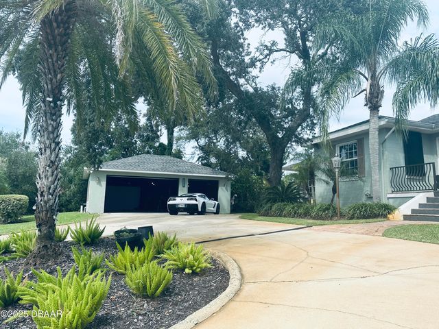 1608 N Halifax Avenue, Daytona Beach, FL 32118