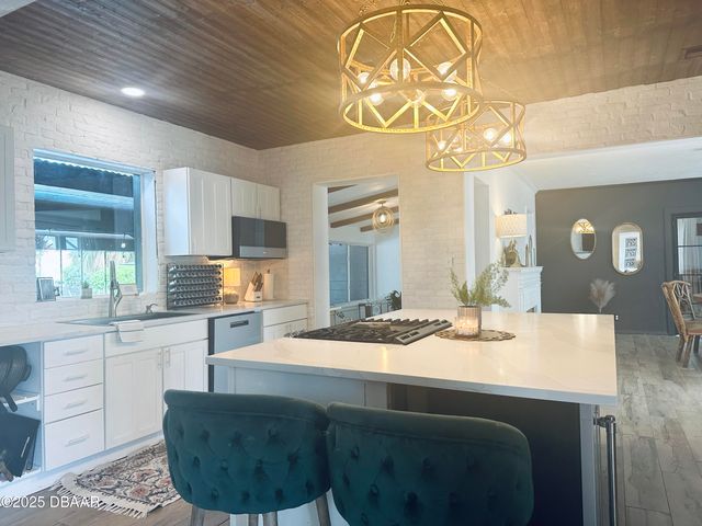 1608 N Halifax Avenue, Daytona Beach, FL 32118