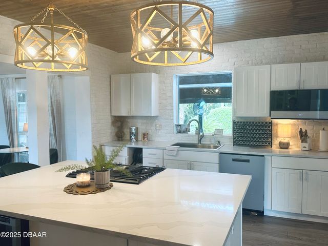 1608 N Halifax Avenue, Daytona Beach, FL 32118