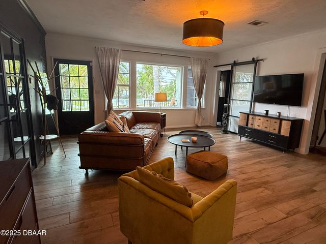 1608 N Halifax Avenue, Daytona Beach, FL 32118