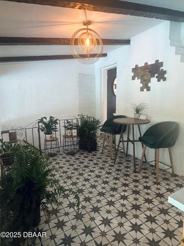 1608 N Halifax Avenue, Daytona Beach, FL 32118