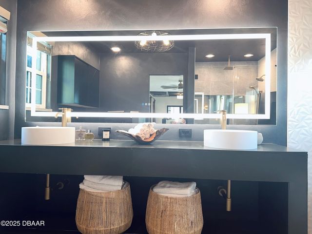 1608 N Halifax Avenue, Daytona Beach, FL 32118