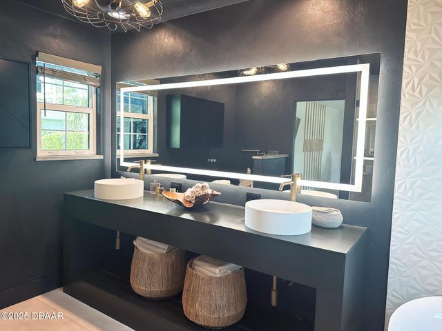 1608 N Halifax Avenue, Daytona Beach, FL 32118