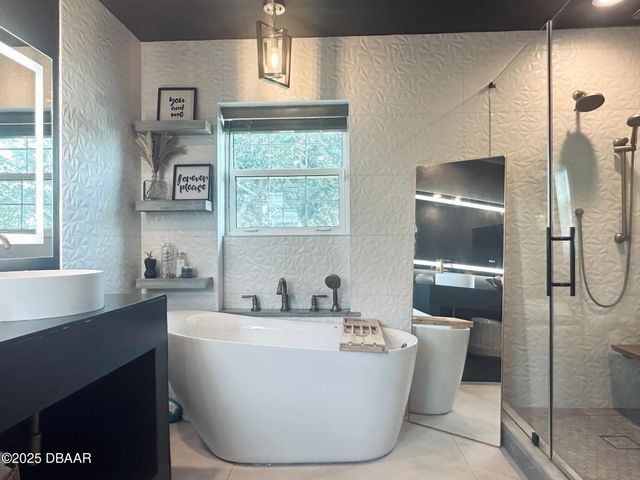 1608 N Halifax Avenue, Daytona Beach, FL 32118