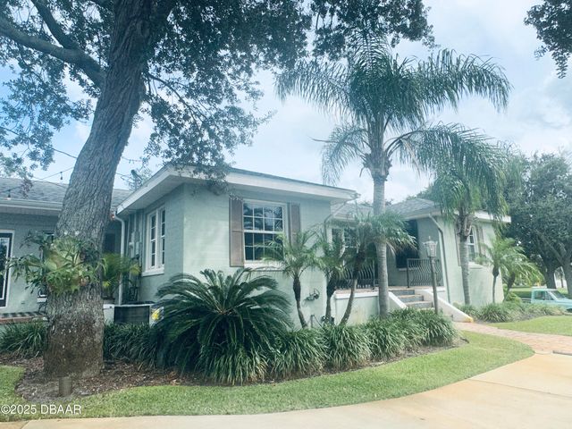 1608 N Halifax Avenue, Daytona Beach, FL 32118