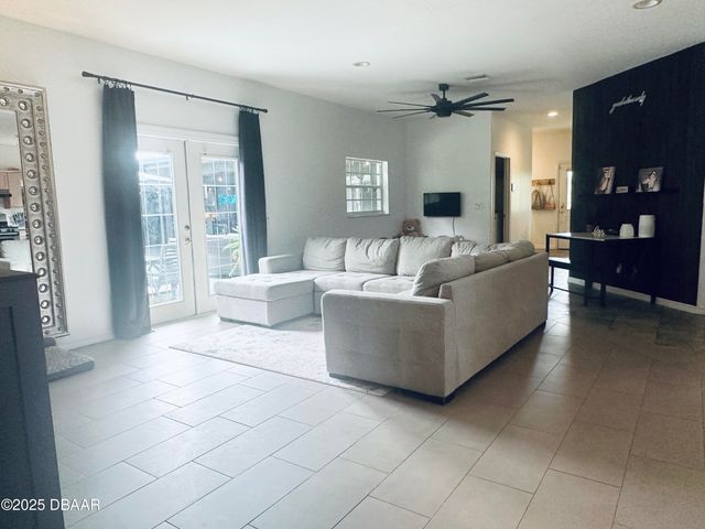 1608 N Halifax Avenue, Daytona Beach, FL 32118