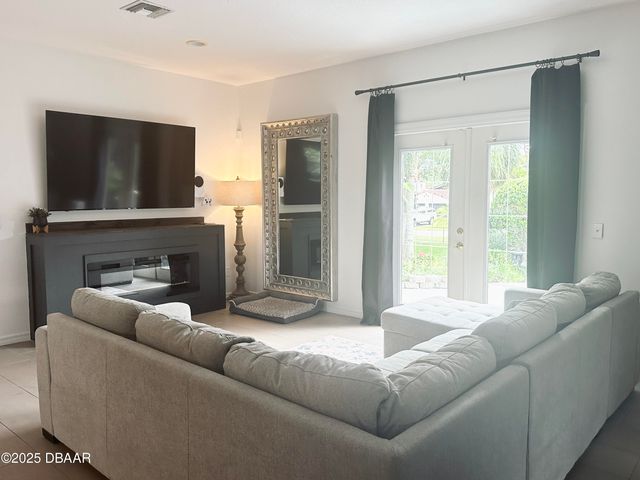 1608 N Halifax Avenue, Daytona Beach, FL 32118