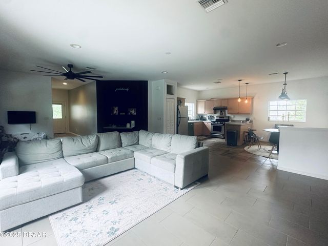 1608 N Halifax Avenue, Daytona Beach, FL 32118