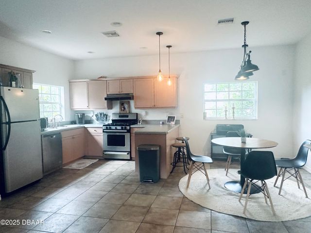 1608 N Halifax Avenue, Daytona Beach, FL 32118