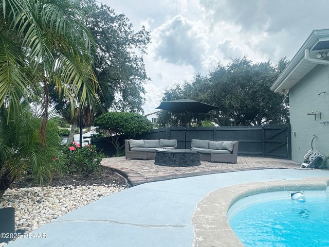 1608 N Halifax Avenue, Daytona Beach, FL 32118