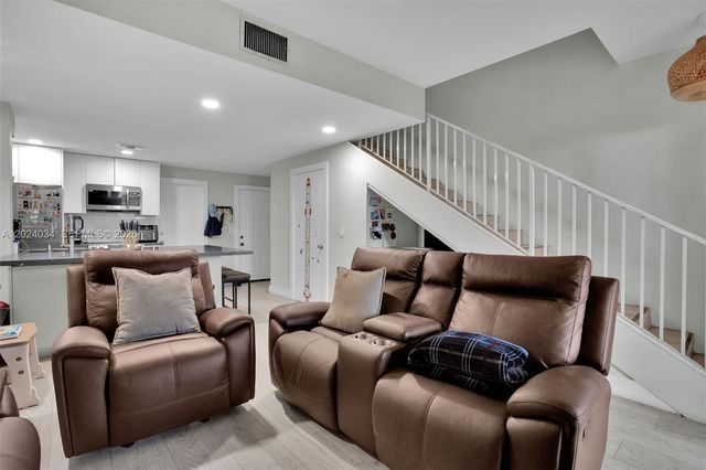 850 Sorrento Dr, Weston, FL 33326