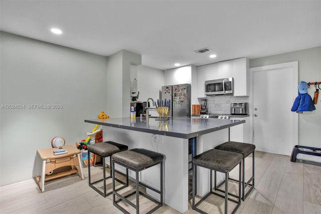 850 Sorrento Dr, Weston, FL 33326