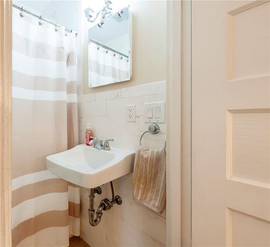 17 Sayles Avenue, Lincoln, RI 02865