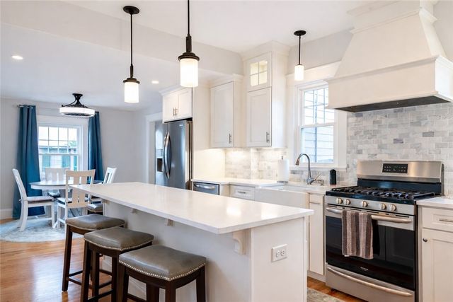 17 Sayles Avenue, Lincoln, RI 02865