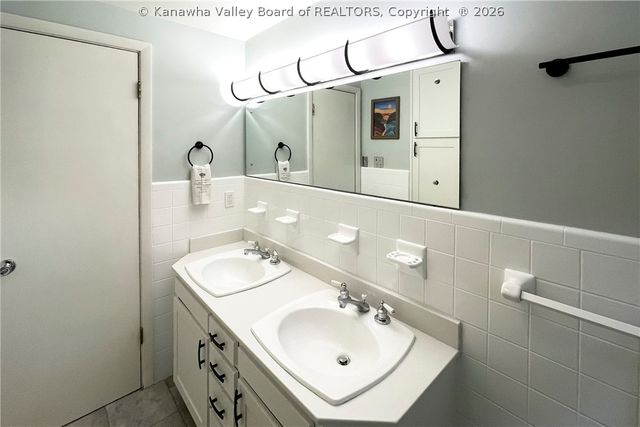 1419 Nottingham Road, Charleston, WV 25314