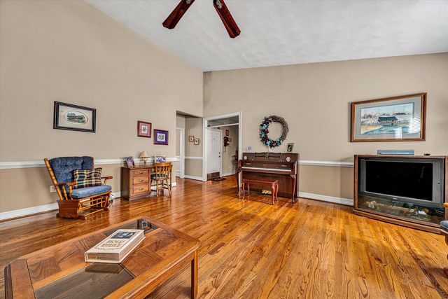 2839 MATTHEW DR, Vinton, VA 24179