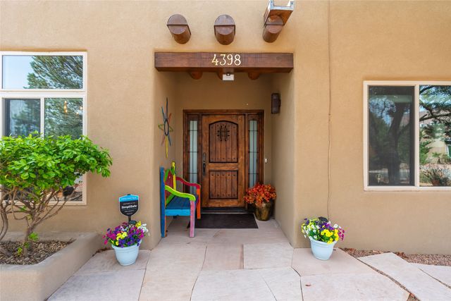 4398 Laughing Crow Lane, Santa Fe, NM 87507