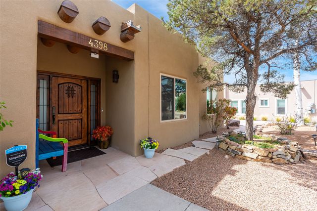 4398 Laughing Crow Lane, Santa Fe, NM 87507