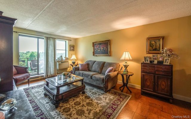 160 Academy Street 10N, Poughkeepsie, NY 12601