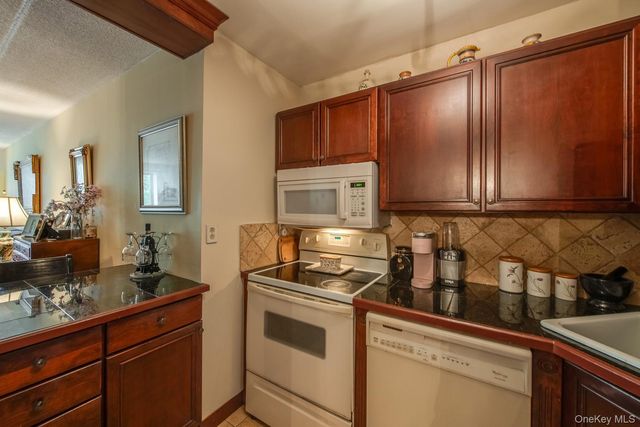 160 Academy Street 10N, Poughkeepsie, NY 12601