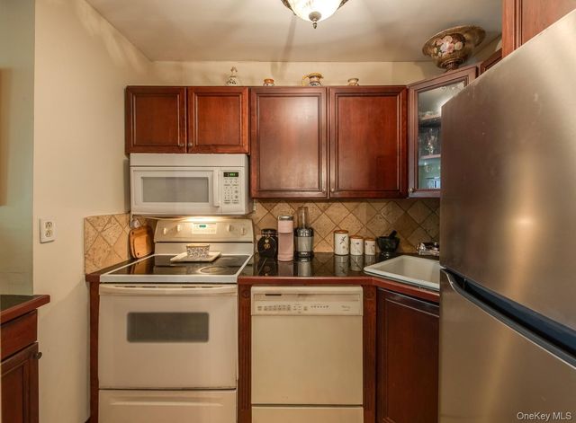 160 Academy Street 10N, Poughkeepsie, NY 12601