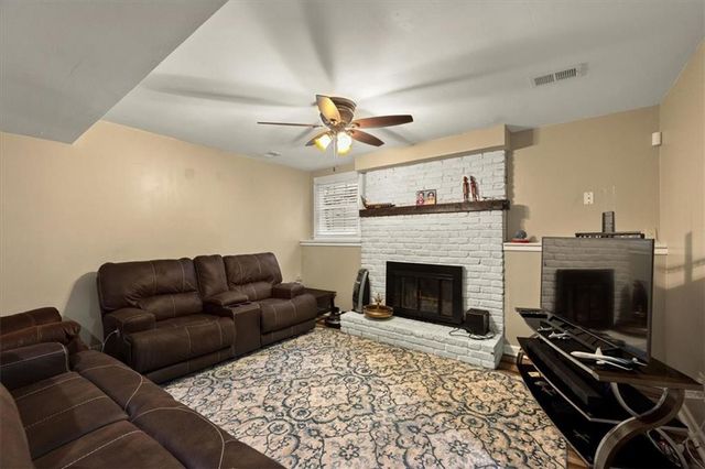 16008 W 139th Terrace, Olathe, KS 66062