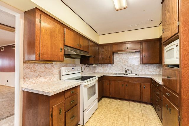 113 Cypress Street, Lake Jackson, TX 77566