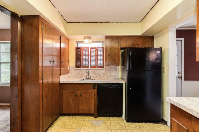 113 Cypress Street, Lake Jackson, TX 77566