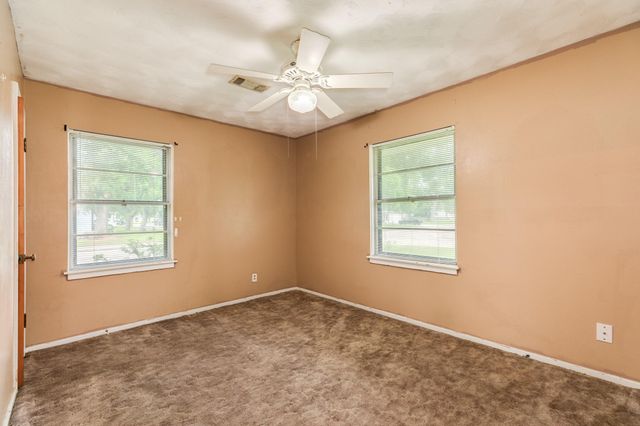 113 Cypress Street, Lake Jackson, TX 77566
