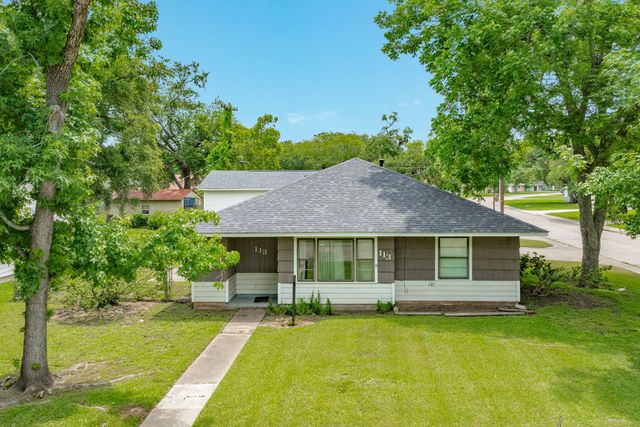 113 Cypress Street, Lake Jackson, TX 77566