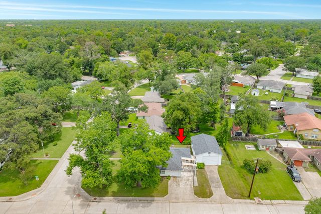 113 Cypress Street, Lake Jackson, TX 77566