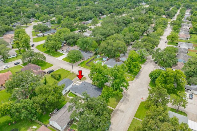 113 Cypress Street, Lake Jackson, TX 77566