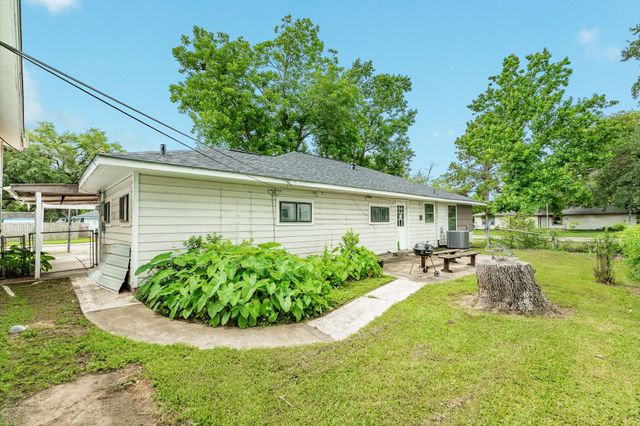 113 Cypress Street, Lake Jackson, TX 77566