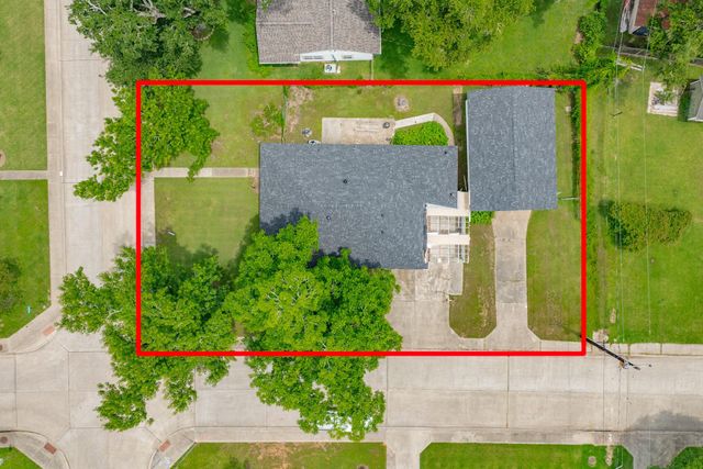 113 Cypress Street, Lake Jackson, TX 77566