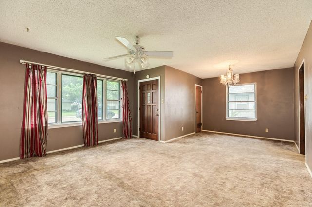 113 Cypress Street, Lake Jackson, TX 77566