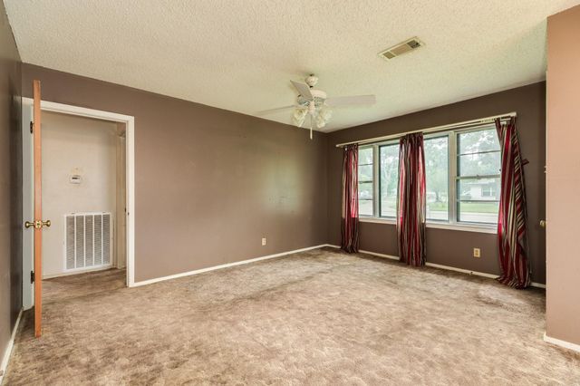 113 Cypress Street, Lake Jackson, TX 77566