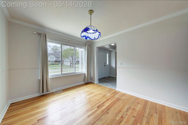 32612 Lyndon Street, Livonia, MI 48154