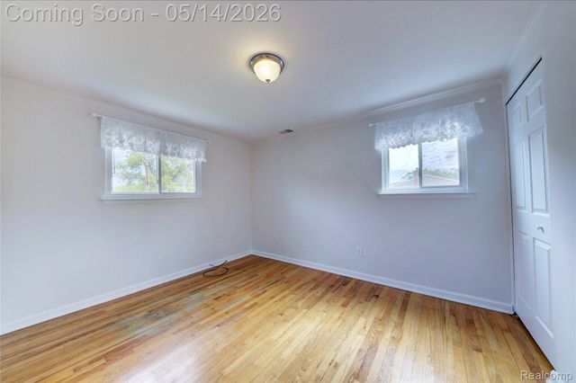32612 Lyndon Street, Livonia, MI 48154