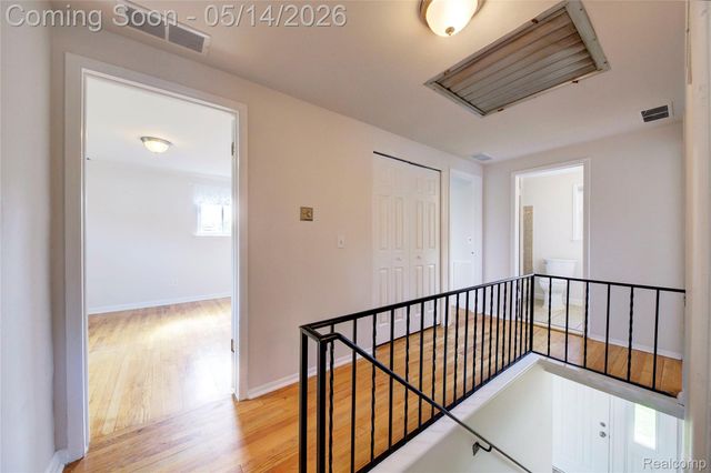 32612 Lyndon Street, Livonia, MI 48154