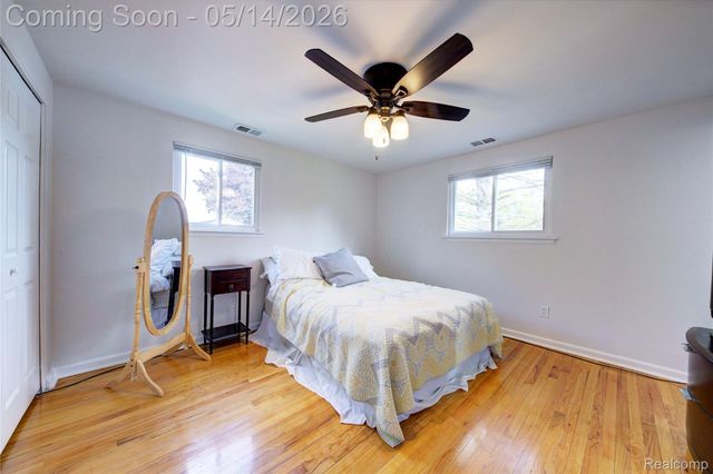 32612 Lyndon Street, Livonia, MI 48154