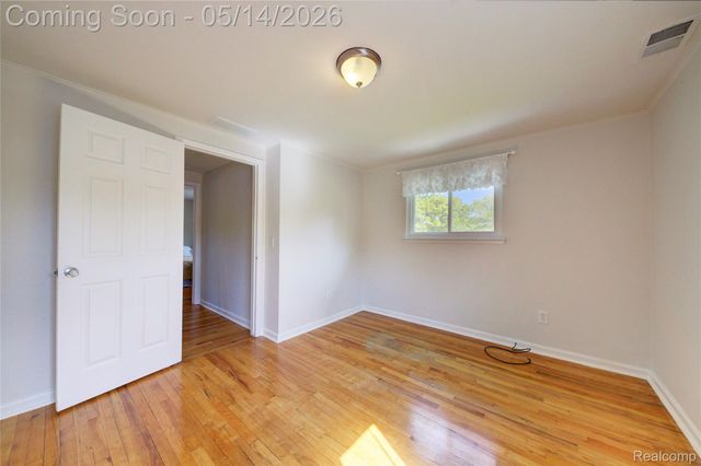 32612 Lyndon Street, Livonia, MI 48154