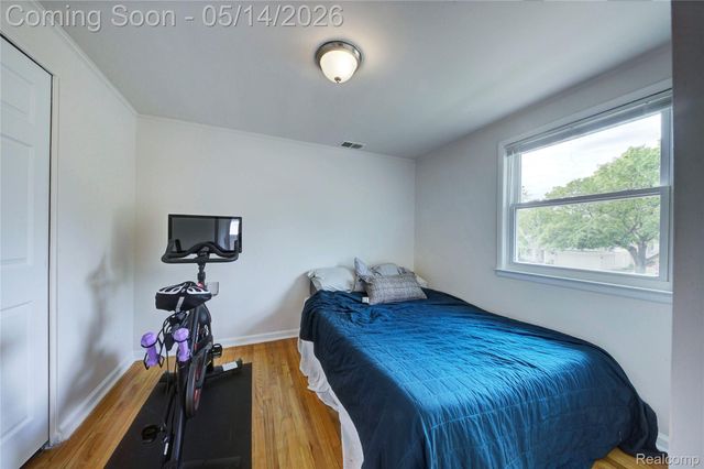32612 Lyndon Street, Livonia, MI 48154