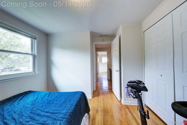 32612 Lyndon Street, Livonia, MI 48154