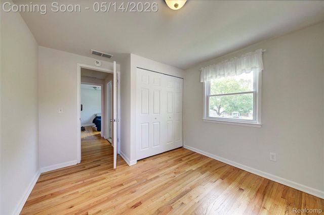 32612 Lyndon Street, Livonia, MI 48154
