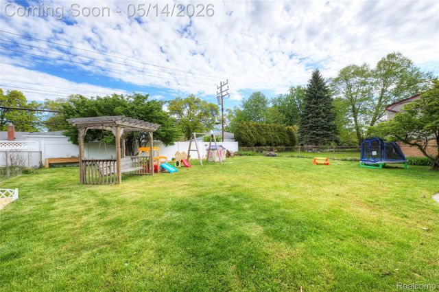 32612 Lyndon Street, Livonia, MI 48154