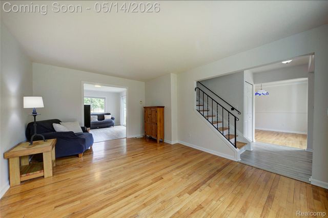 32612 Lyndon Street, Livonia, MI 48154