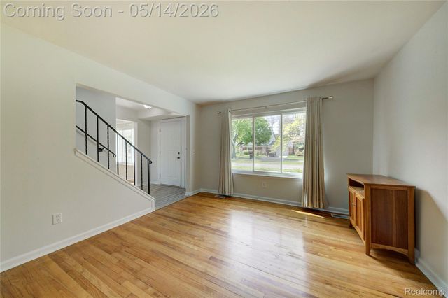 32612 Lyndon Street, Livonia, MI 48154