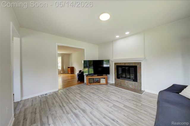 32612 Lyndon Street, Livonia, MI 48154