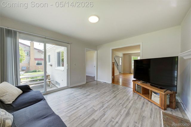 32612 Lyndon Street, Livonia, MI 48154