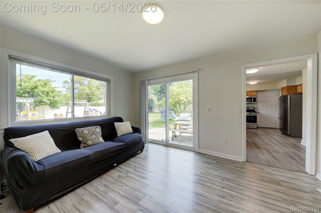 32612 Lyndon Street, Livonia, MI 48154